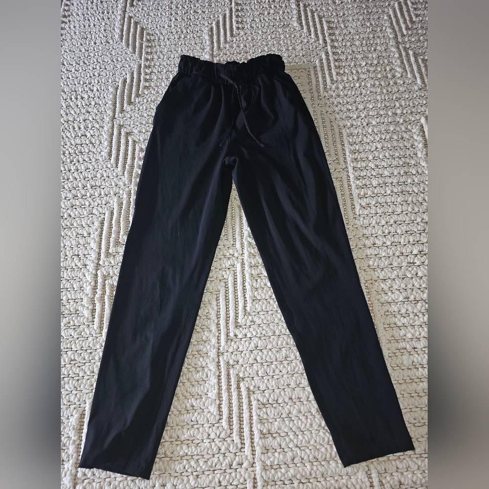 LULULEMON BLACK JOGGER PANT SZ 2